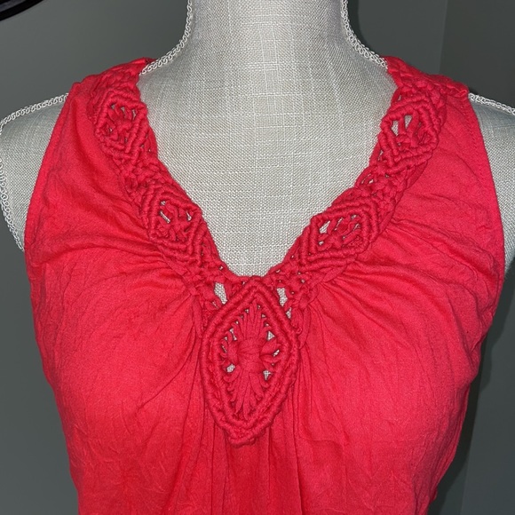 Coral color sleeveless top, size medium. Very pretty. - Picture 3 of 9